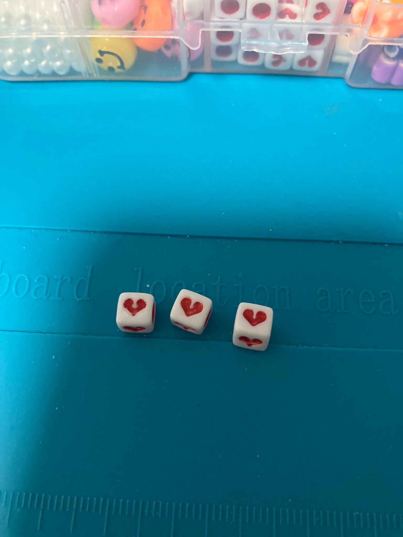 Фотография покупателя товара Набор бусин для творчества пластик "Красное сердечко в кубе" 20 гр 0,5х0,5 см - Фото 2