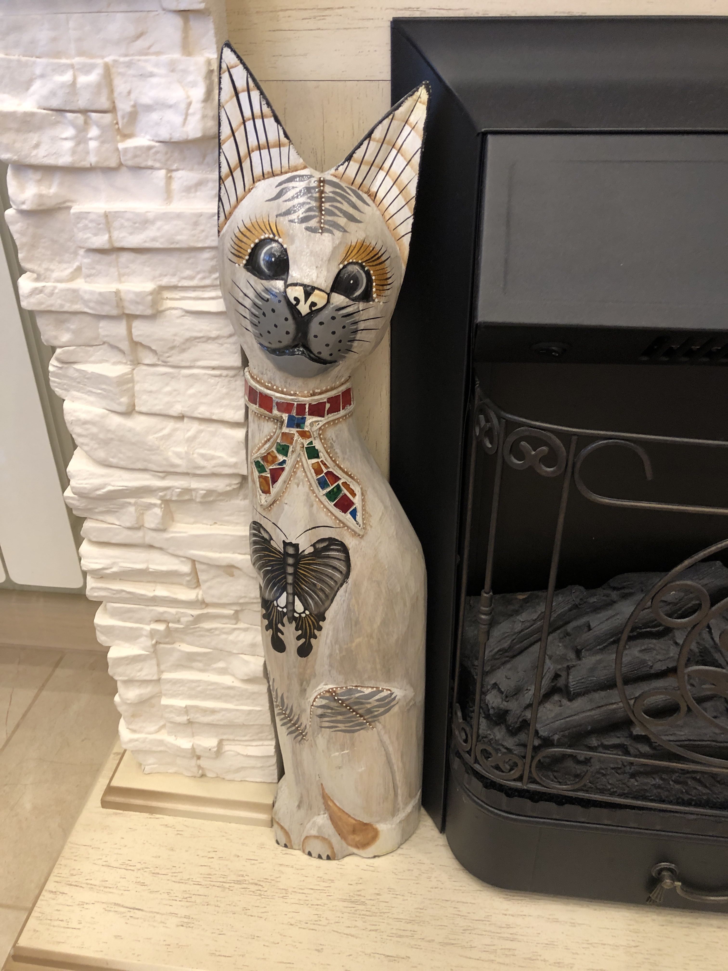 Фотография покупателя товара Сувенир дерево "Кошка с бабочкой и бантом из мозаики" белая 60х12х6 см - Фото 1