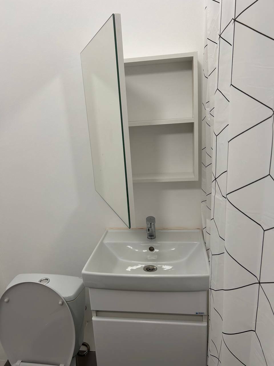 Фотография покупателя товара Зеркало – шкаф для ванной комнаты «Клик Мебель. ЕШ З», 550×120×600 мм, цвет белый - Фото 5