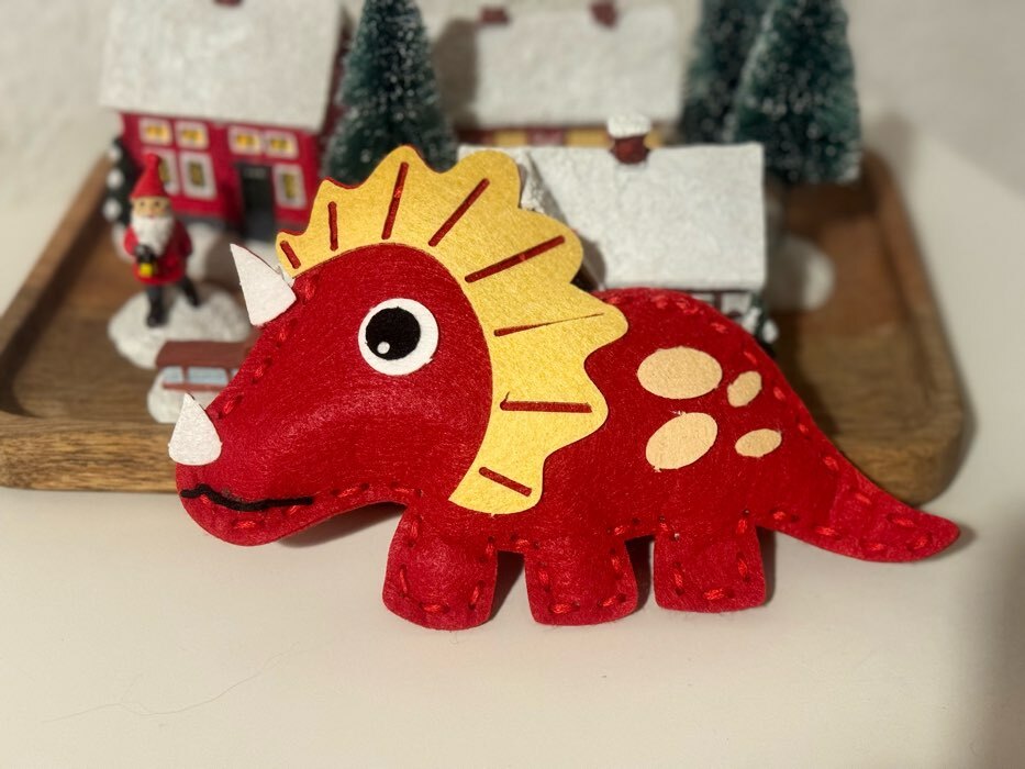 Фотография покупателя товара Набор для создания игрушки из фетра «Улыбчивый динозаврик» - Фото 2