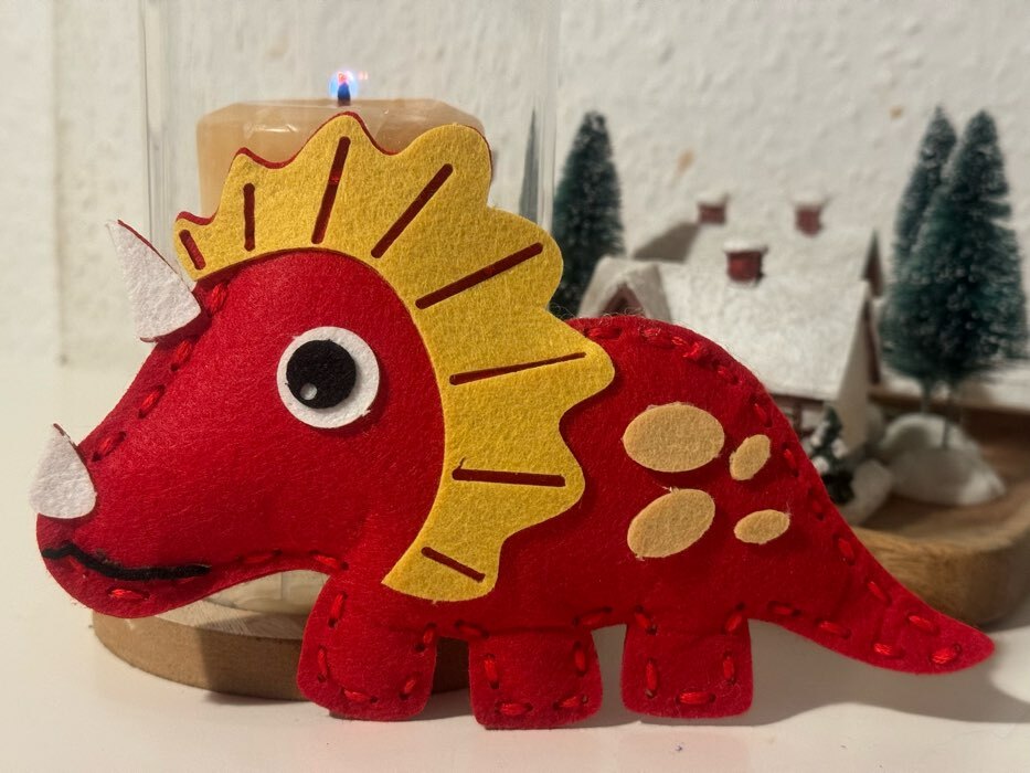 Фотография покупателя товара Набор для создания игрушки из фетра «Улыбчивый динозаврик» - Фото 1
