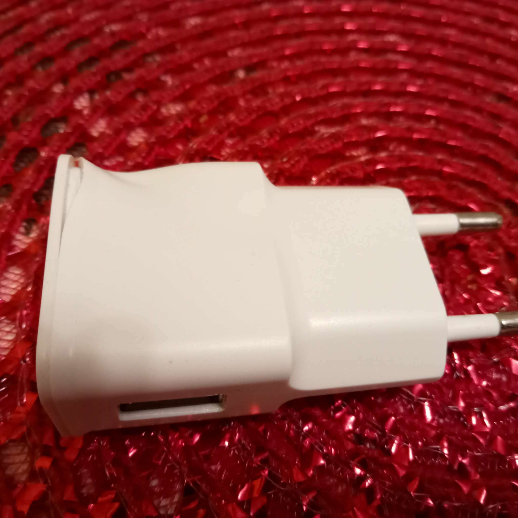 Фотография покупателя товара Сетевое зарядное устройство Luazon LN-100AC, 1 USB, 1 A, белое