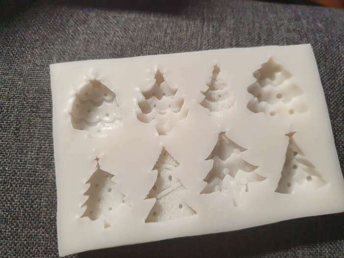 Фотография покупателя товара Молд для заливки «Новогодняя суета», силикон, 8×1.1 см, розовый - Фото 5