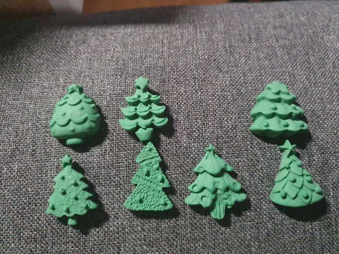 Фотография покупателя товара Молд для заливки «Новогодняя суета», силикон, 8×1.1 см, розовый - Фото 2