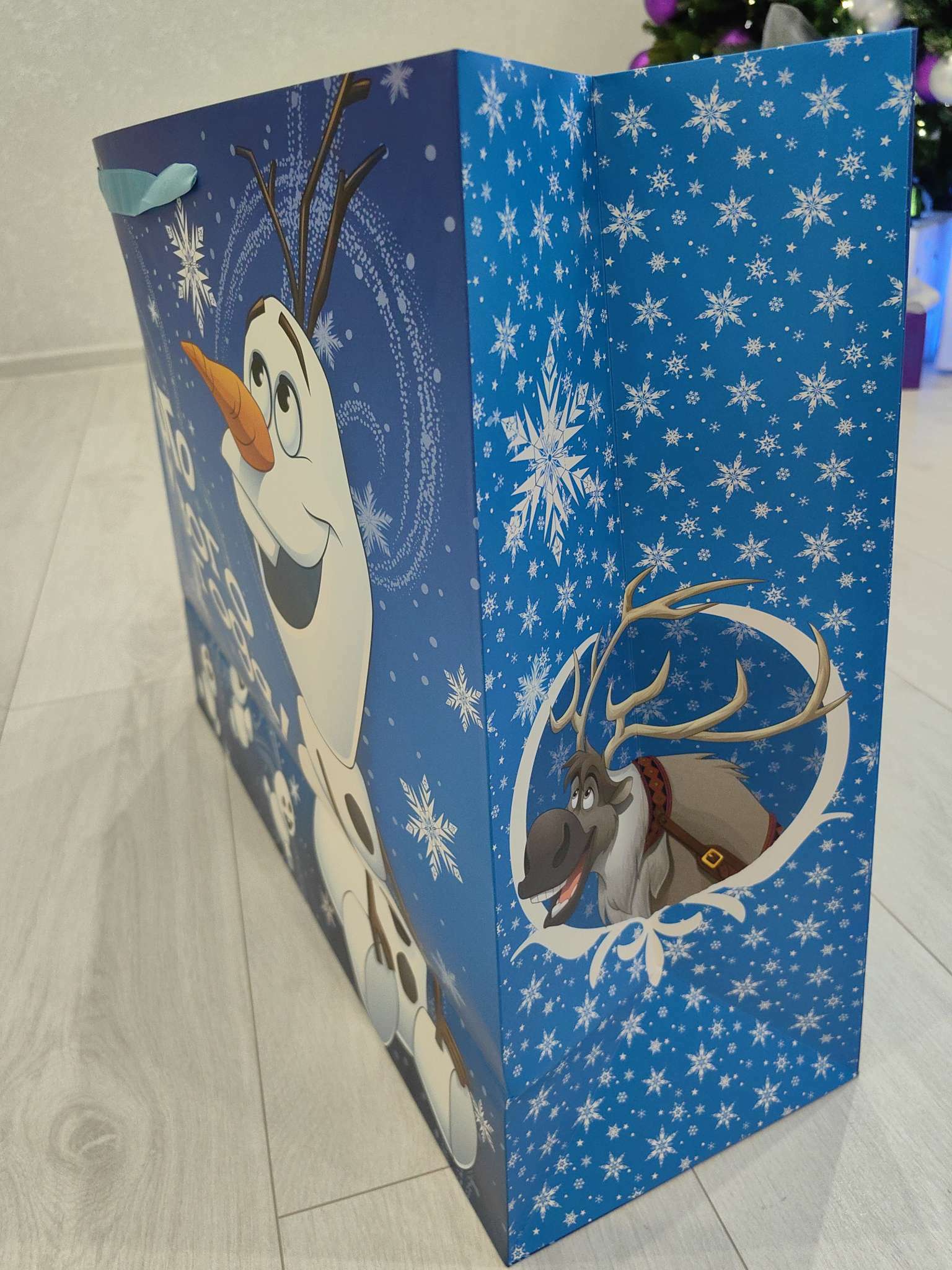 Фотография покупателя товара Пакет подарочный ламинированный, 61 х 46 х 20 см, XL «С Новым Годом!», Холодное сердце