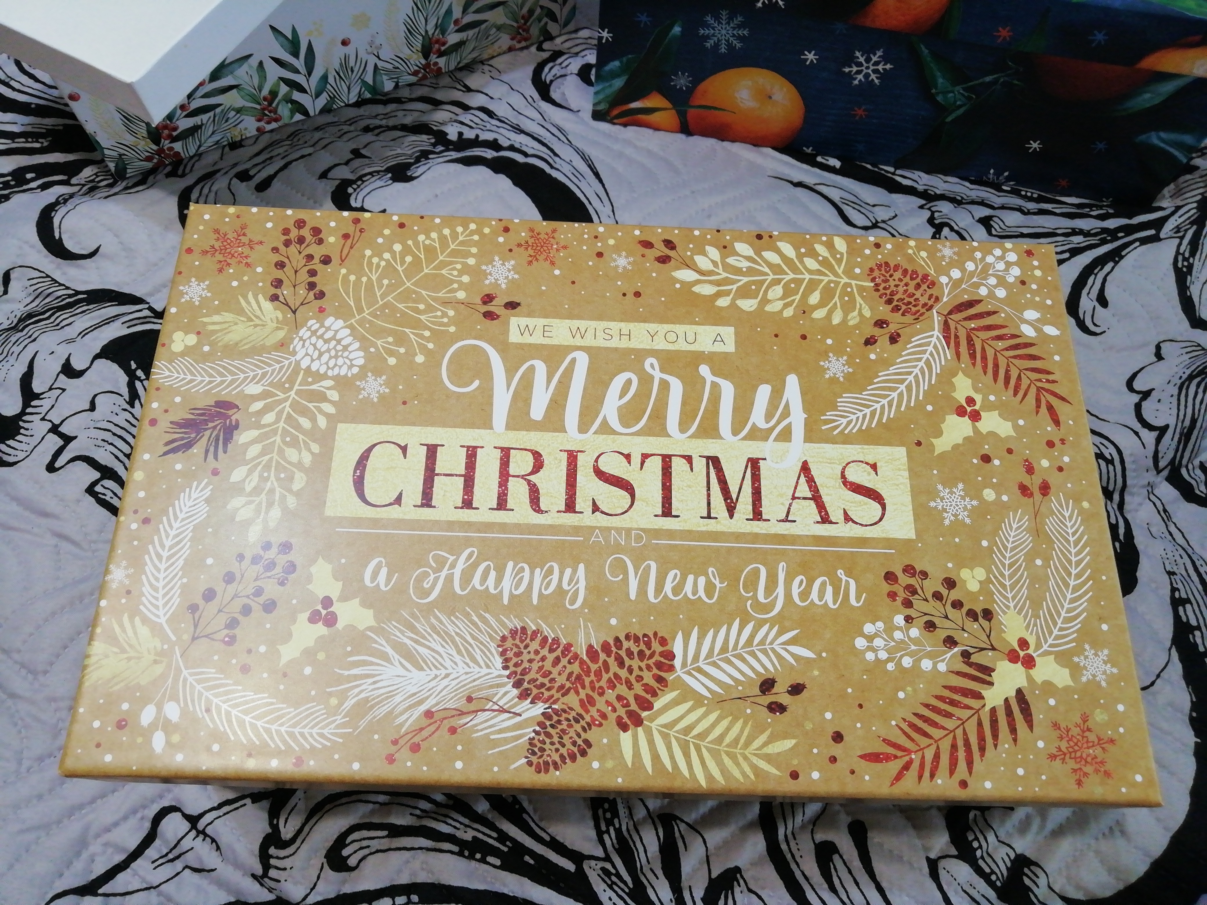 Фотография покупателя товара Коробка подарочная «С новым годом и Рождеством!», 32,5 × 20 × 12,5 см - Фото 1