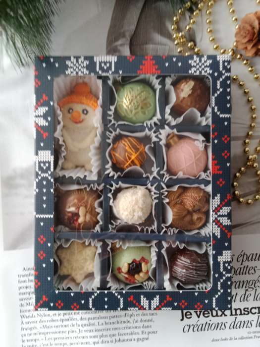 Фотография покупателя товара Коробка для конфет 12 шт UPAK LAND "Свитерок", 19 х 15 х 3,6 см - Фото 2