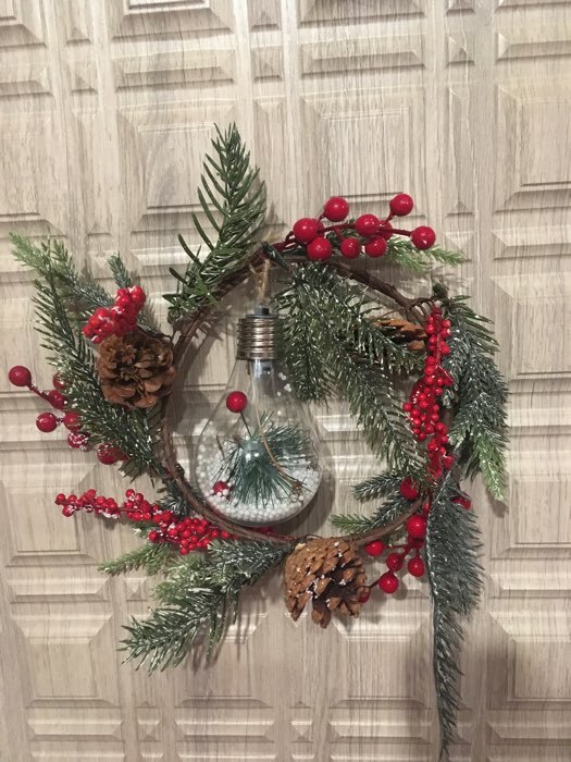 Фотография покупателя товара Ёлочный шар «Ветка ели», 5 LED, от батареек, свечение белое - Фото 3