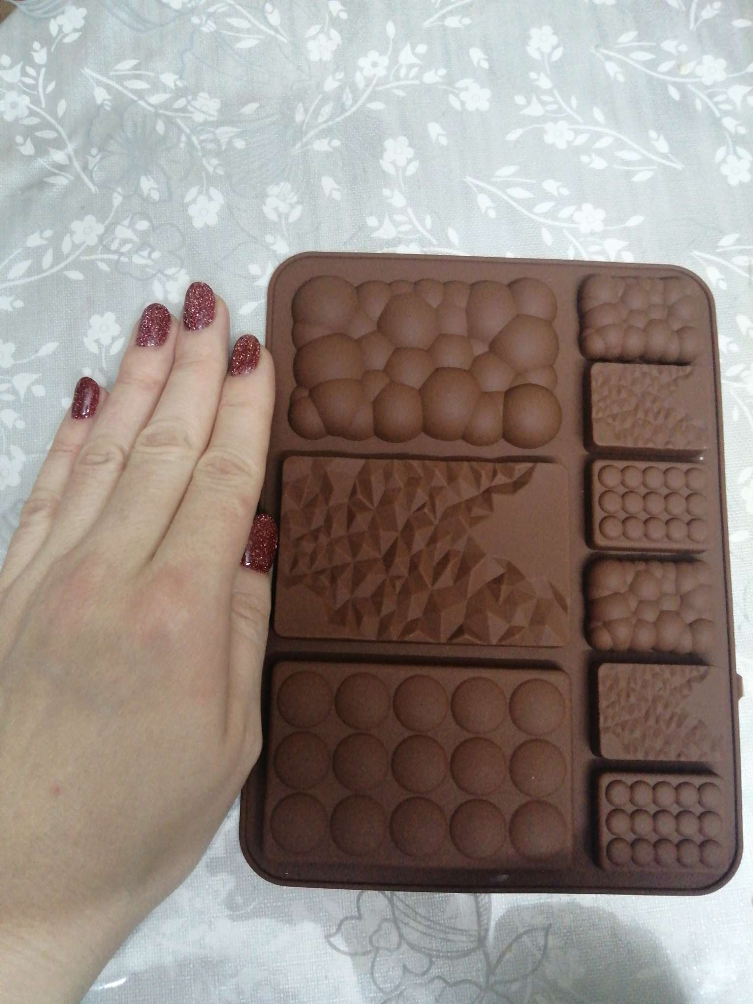 Фотография покупателя товара Форма для шоколада Доляна «Шоколадное ассорти», силикон, 20×14,8×0,7 см, 9 ячеек, цвет коричневый - Фото 1
