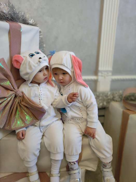 Фотография покупателя товара Карнавальный костюм для малышей «Зайчик с розовыми ушами», велюр, хлопок, рост 74-92 см, помпоны МИКС - Фото 3
