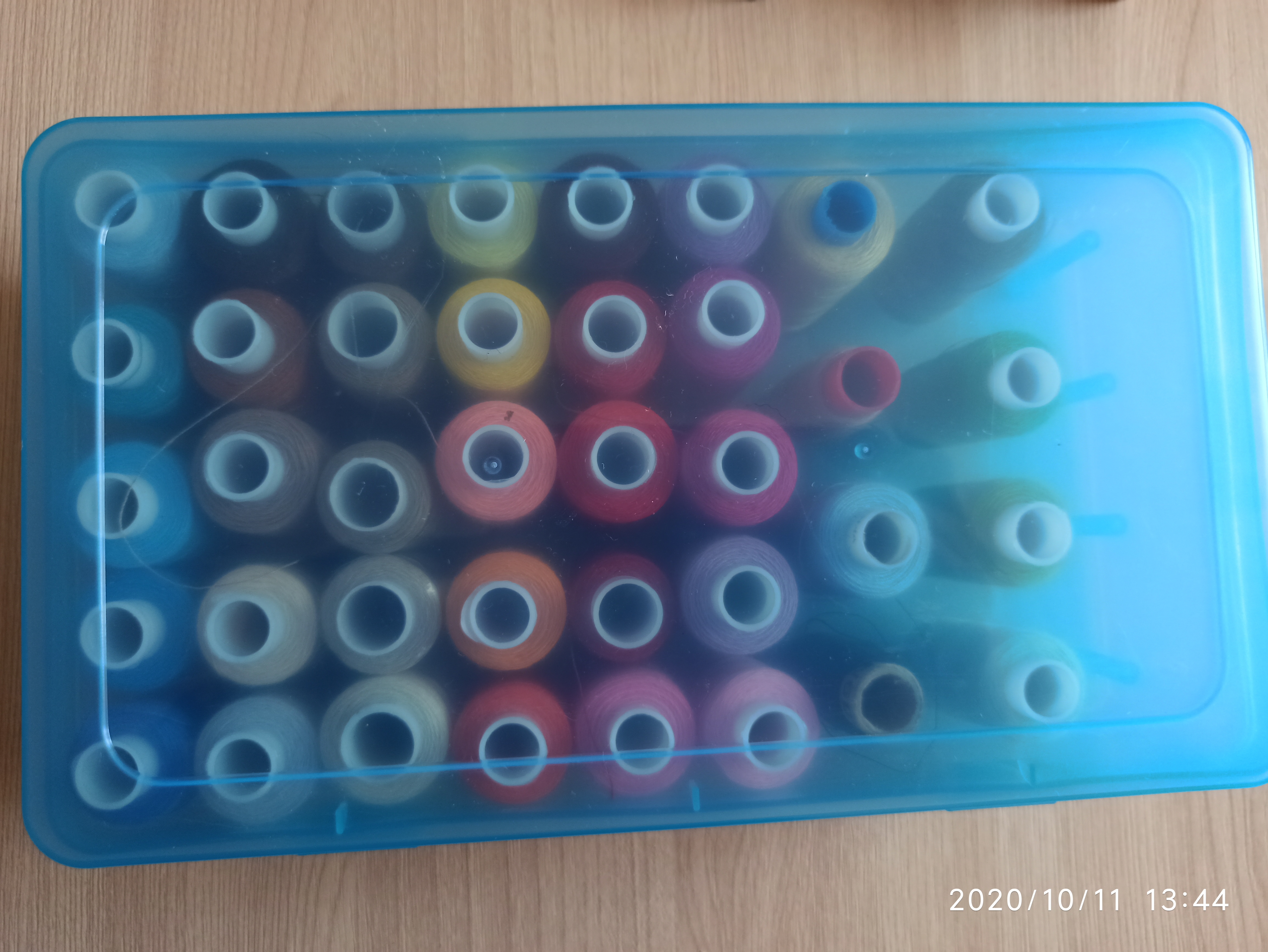 Фотография покупателя товара Бокс пластиковый для хранения ниток, 24 ячейки, 28×19,5×6 см, цвет МИКС