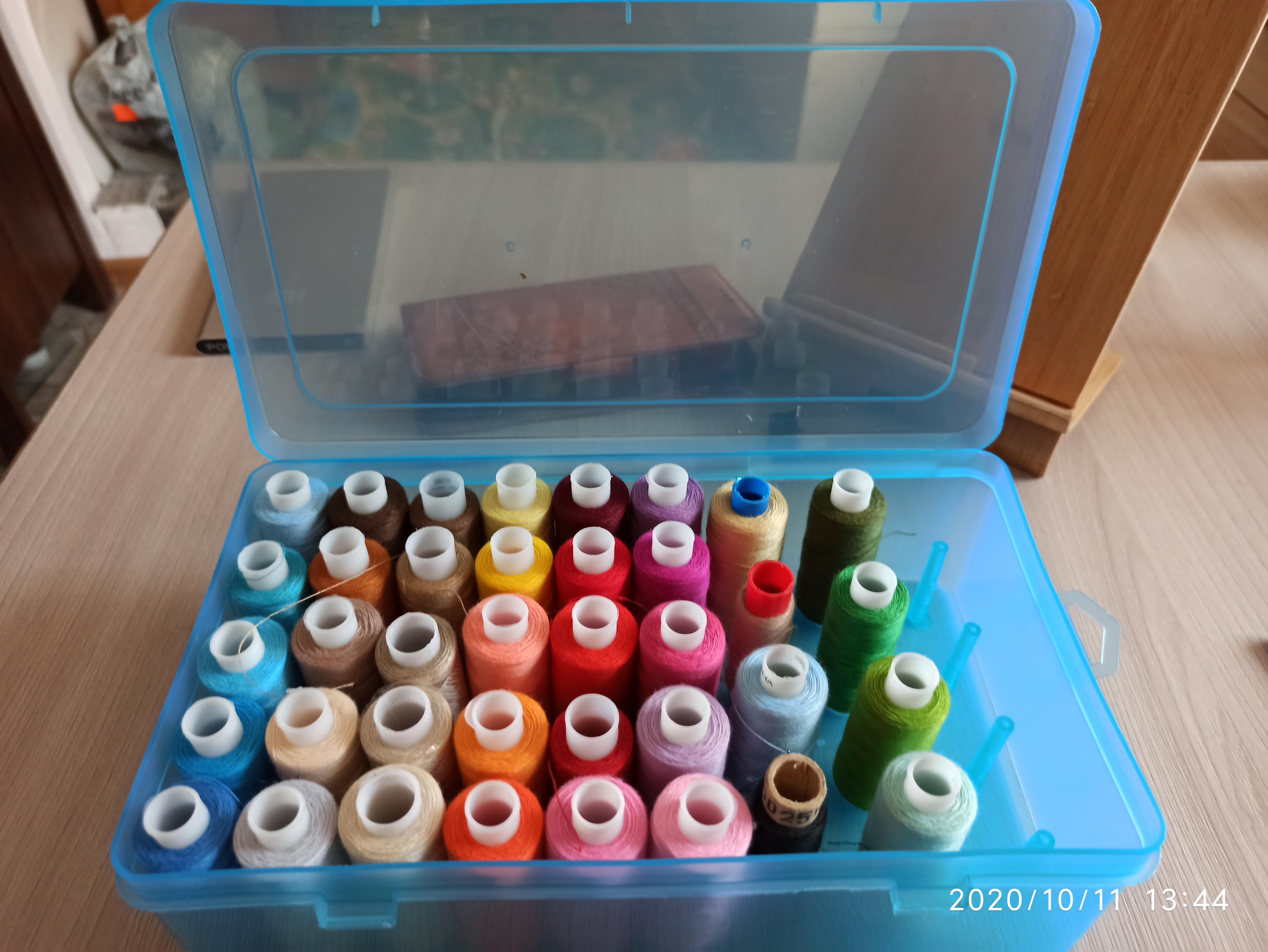Фотография покупателя товара Бокс пластиковый для хранения ниток, 24 ячейки, 28×19,5×6 см, цвет МИКС