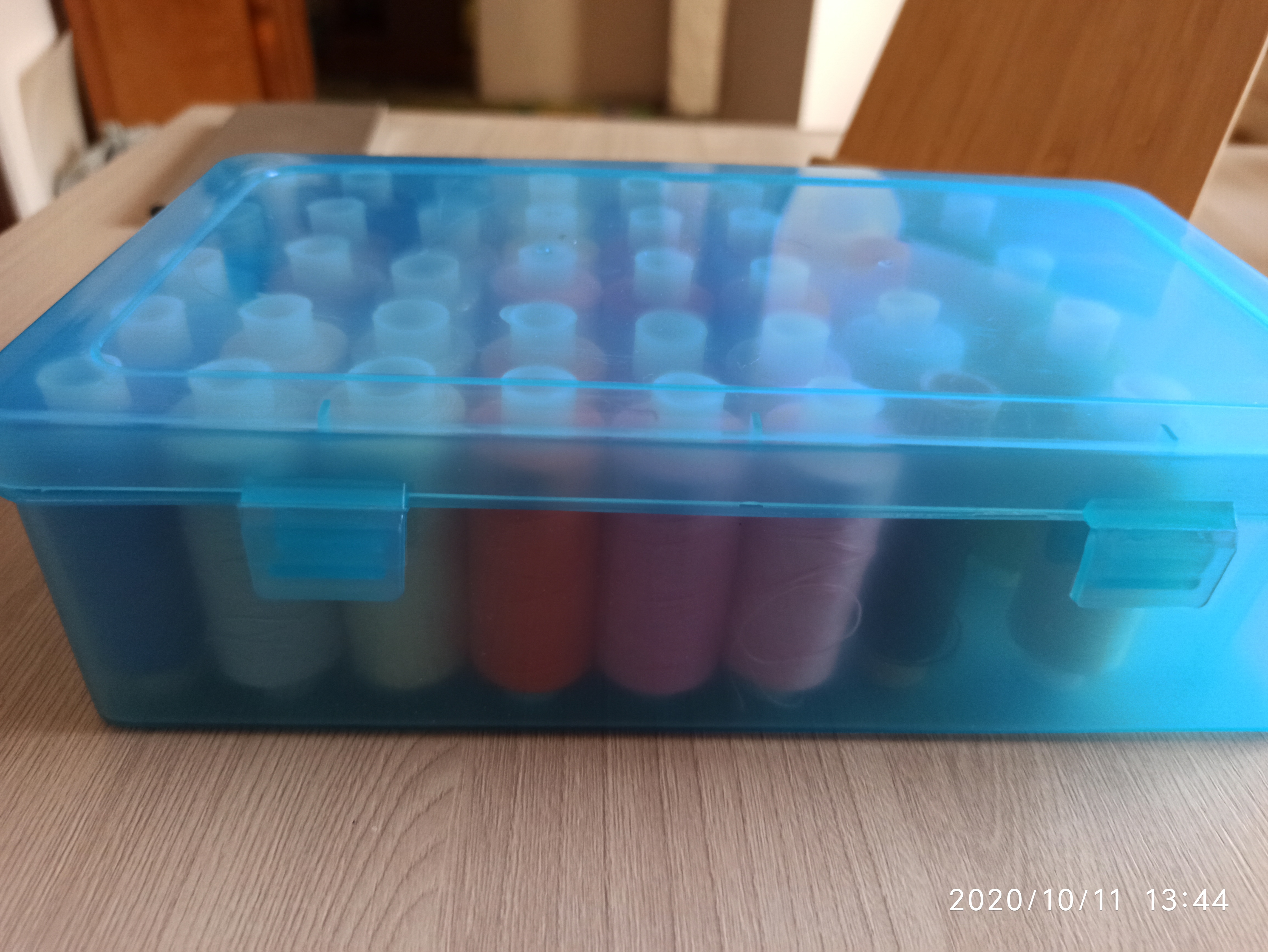 Фотография покупателя товара Бокс пластиковый для хранения ниток, 24 ячейки, 28×19,5×6 см, цвет МИКС - Фото 4