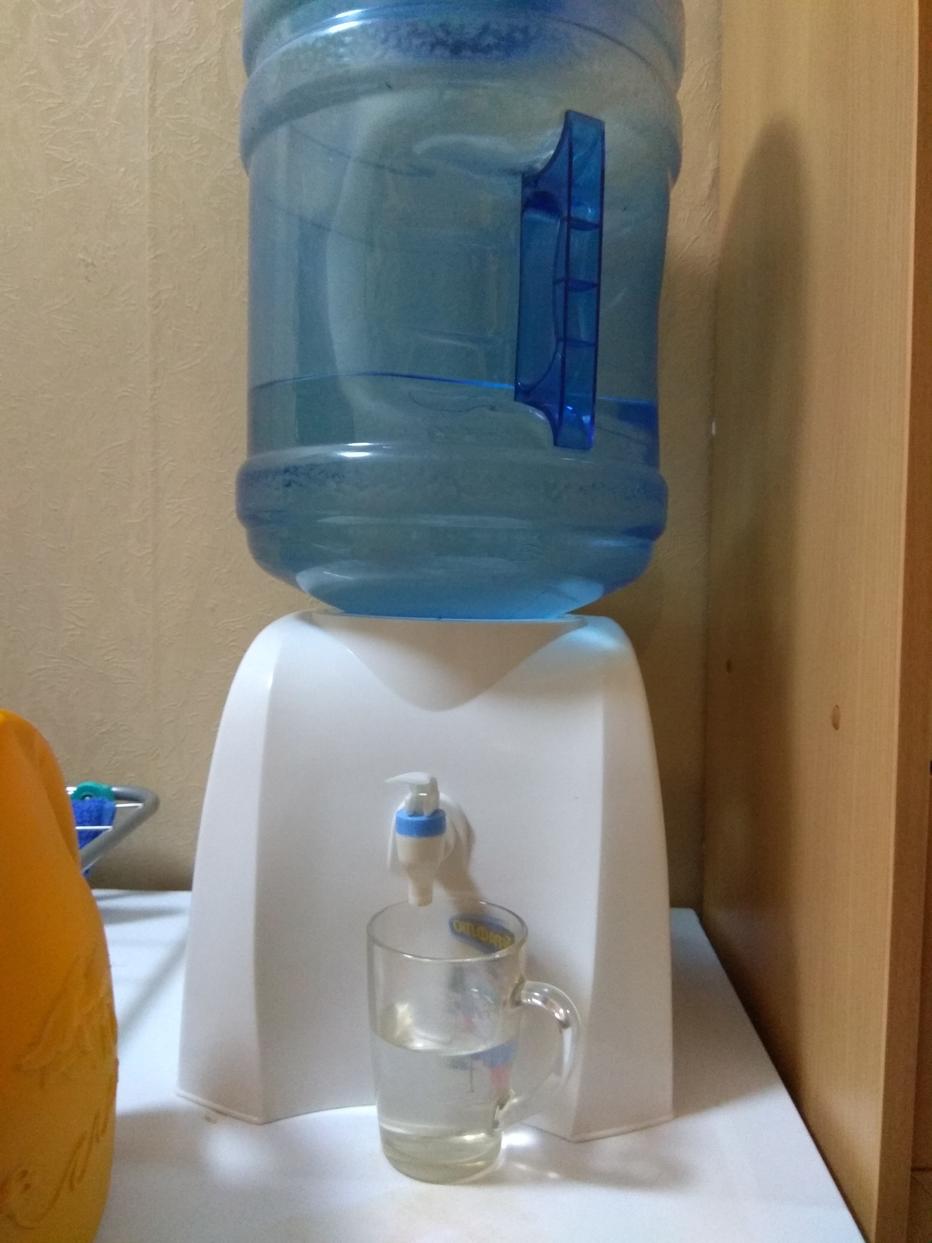 Фотография покупателя товара Кулер-водораздатчик для воды Luazon LWD-01, бутылка 19л, без подогрева и охлаждения, белый - Фото 1