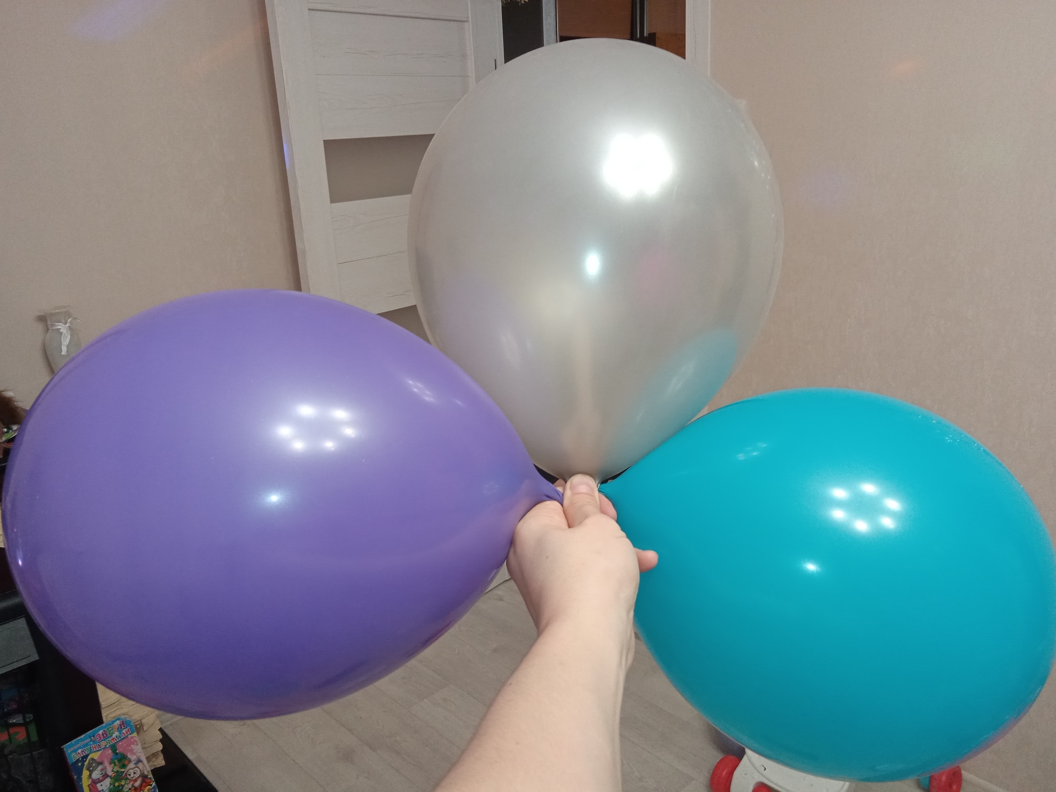Фотография покупателя товара Воздушные шары латексные 12", 12 шт., золотые, МЕТАЛЛ - Фото 5