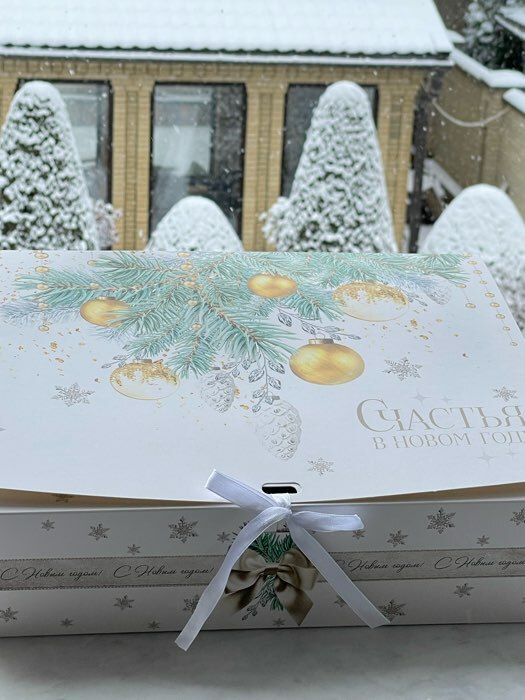 Фотография покупателя товара Коробка подарочная «Белая сказка », 31 х 24.5 х 8 см