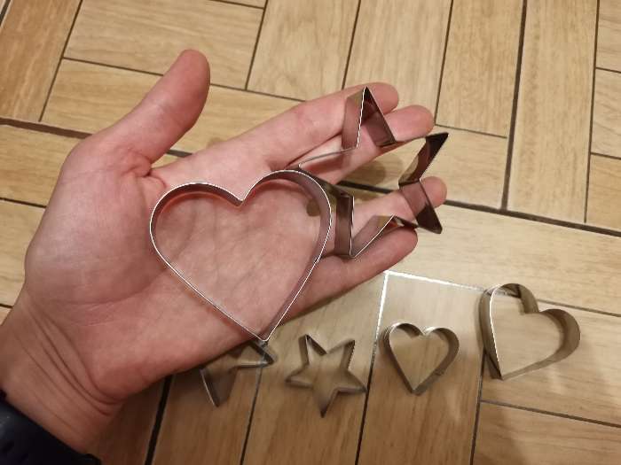 Фотография покупателя товара Набор форм для вырезания печенья Доляна «Сердце, звёздочка», 6 предметов, 7×13×1,5 см, цвет серебряный - Фото 3