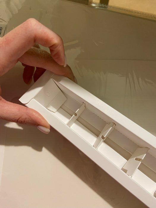 Фотография покупателя товара Коробка под 5 конфет с обечайкой, с окном, с тонкими разделителями, белый 21х5х3,3 см - Фото 5