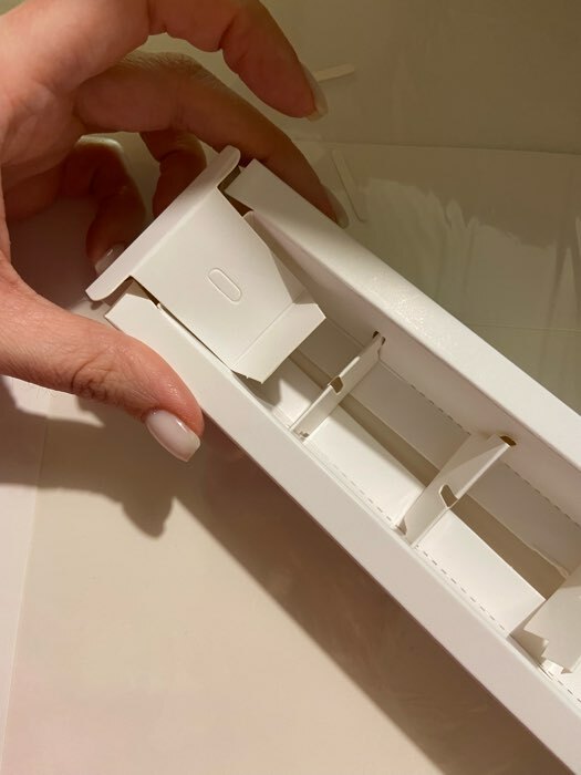 Фотография покупателя товара Коробка под 5 конфет с обечайкой, с окном, с тонкими разделителями, белый 21х5х3,3 см - Фото 4