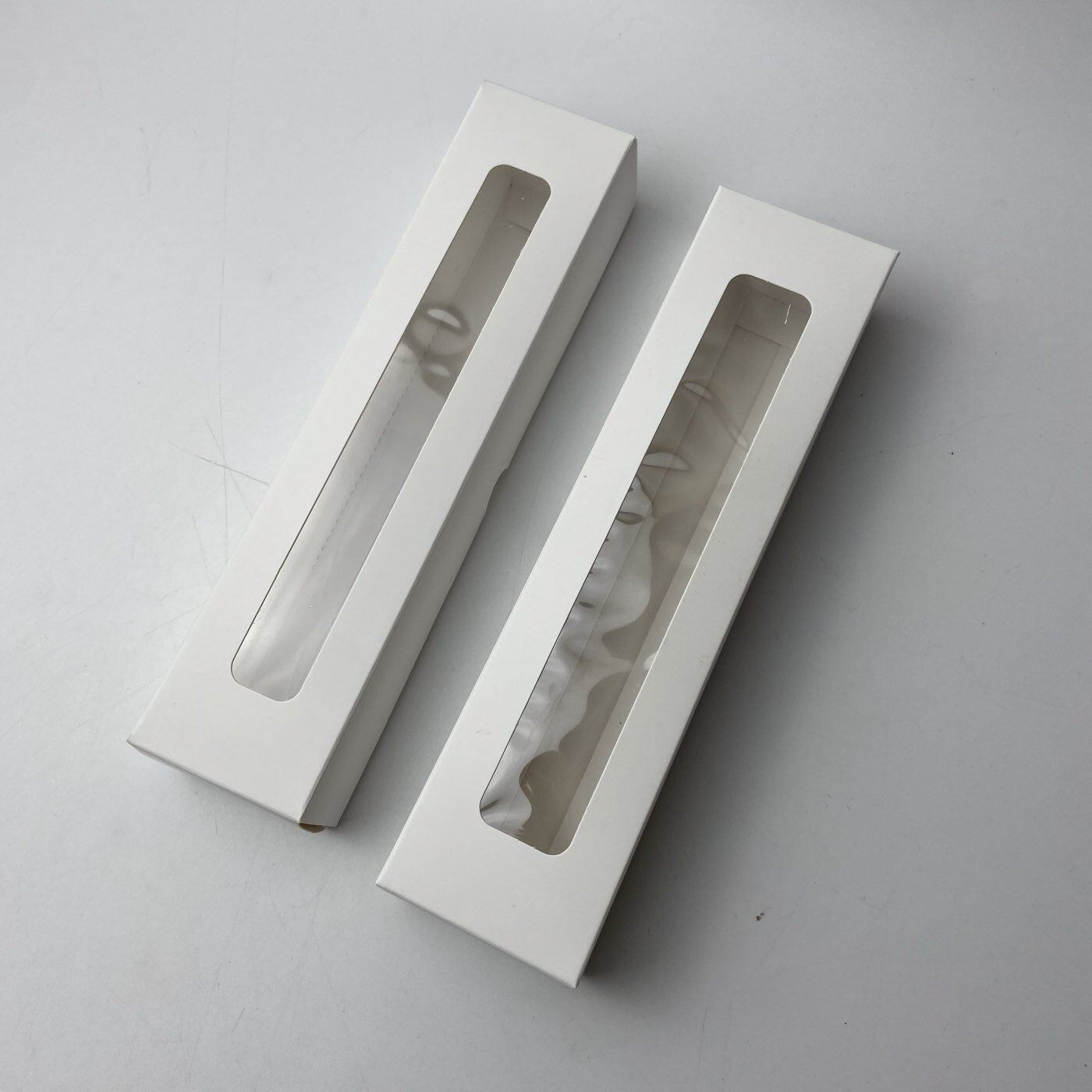 Фотография покупателя товара Коробка для 5 конфет с окном, с тонкими разделителями, белый 21×5.5×3.3 см - Фото 14