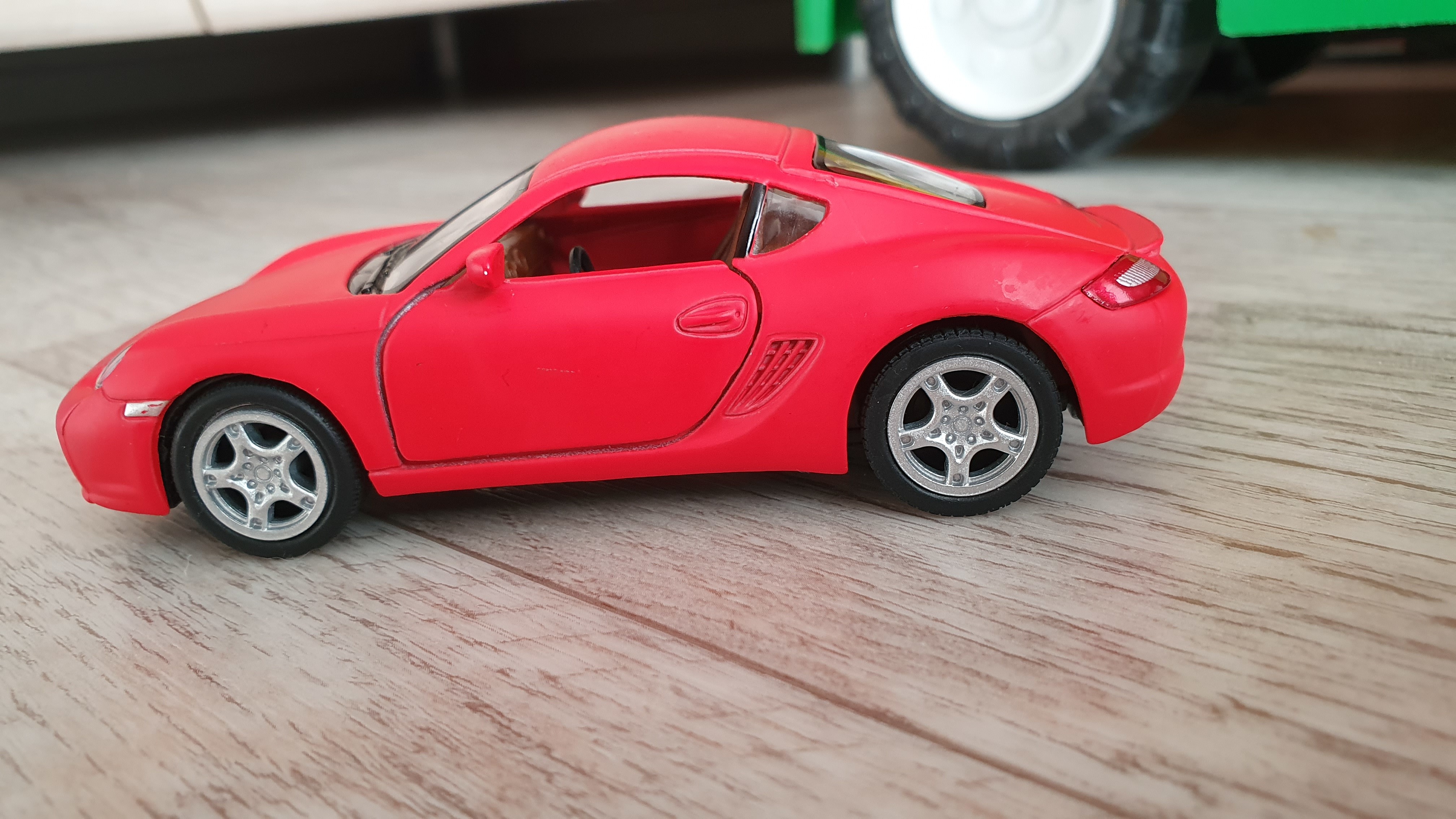 Фотография покупателя товара Машина металлическая Porsche Matte Series, 1:36, открываются двери, инерция, цвет красный матовый