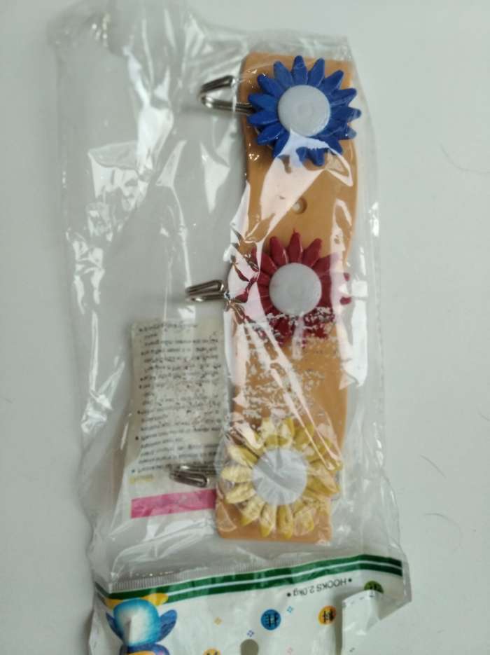Фотография покупателя товара Вешалка настенная «Цветочек», 3 крючка, 15×6×2 см, цвет МИКС - Фото 2