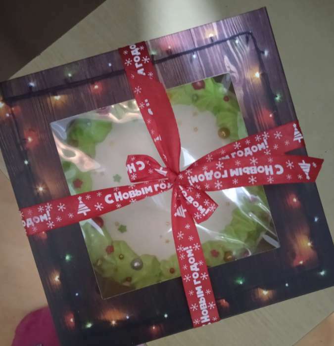 Фотография покупателя товара Упаковка на 4 капкейков с окном "Счастливого Нового Года", 16 х 16 х 10 см - Фото 1