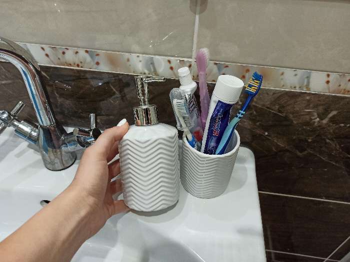 Фотография покупателя товара Набор аксессуаров для ванной комнаты «Минимал», 2 предмета (дозатор для мыла 350 мл, стакан 350 мл), цвет белый