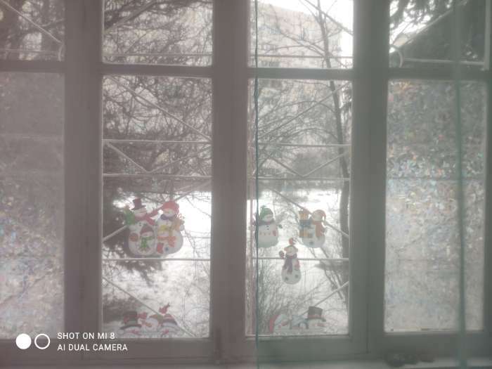 Фотография покупателя товара Декоративная наклейка Room Decor "Вот и они, снеговики" (статическая) 21х53 см - Фото 4