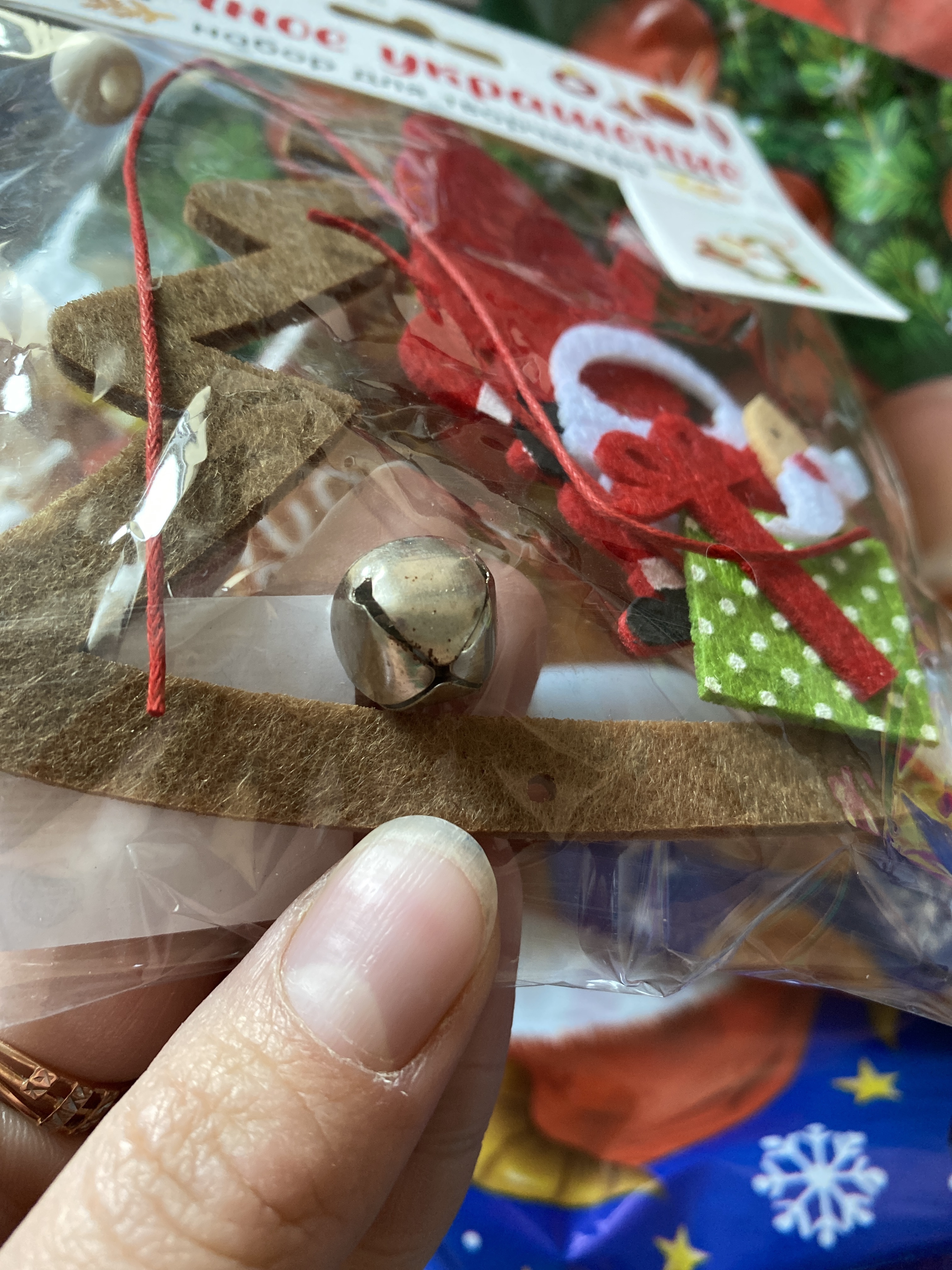 Фотография покупателя товара Набор для создания подвесной ёлочной игрушки из фетра «Дед Мороз и ёлка» - Фото 2