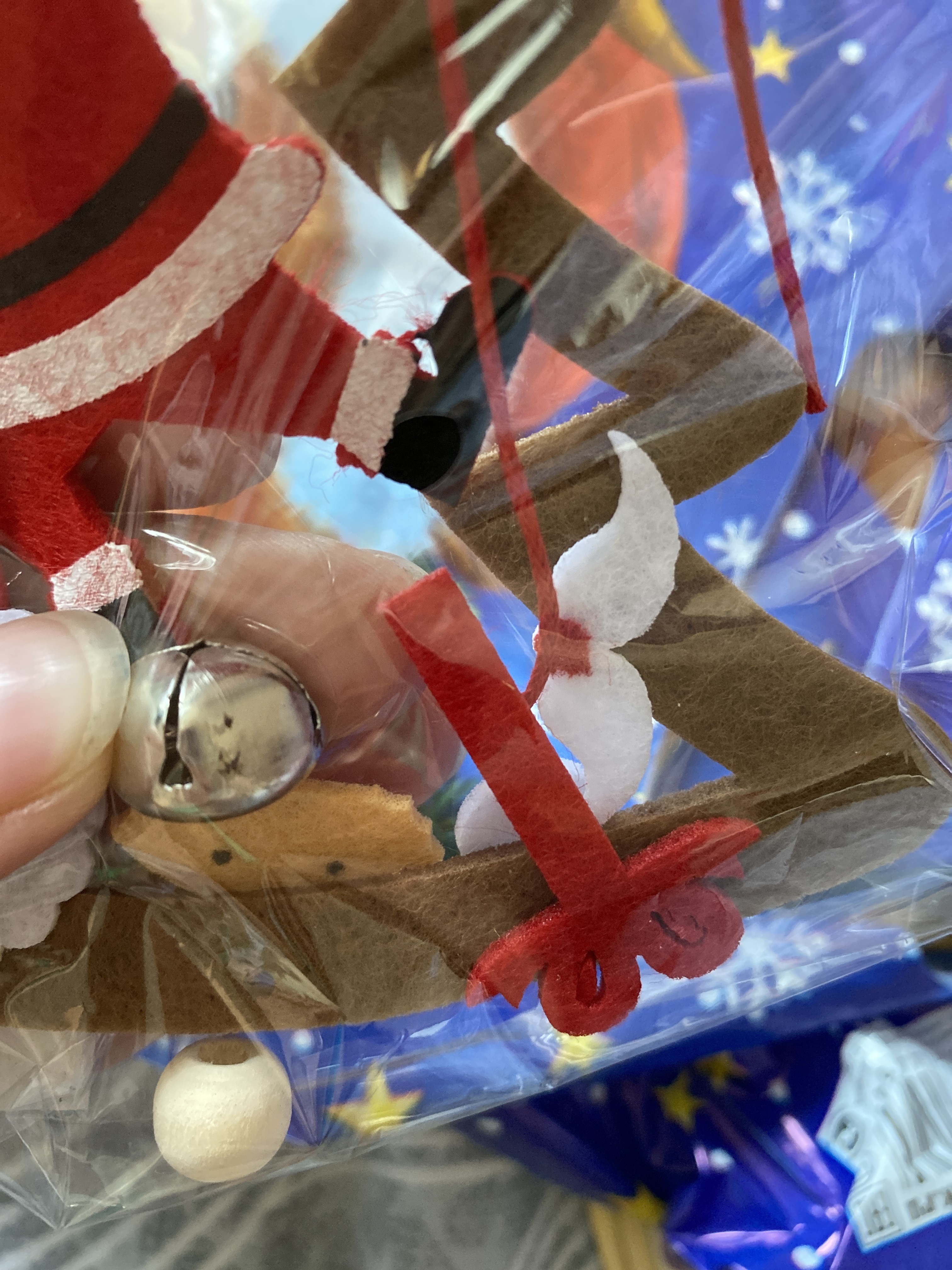 Фотография покупателя товара Набор для создания подвесной ёлочной игрушки из фетра «Дед Мороз и ёлка» - Фото 4