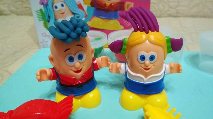 Фотография покупателя товара Набор для игры с пластилином «Весёлые причёски», 4 баночки пластилина