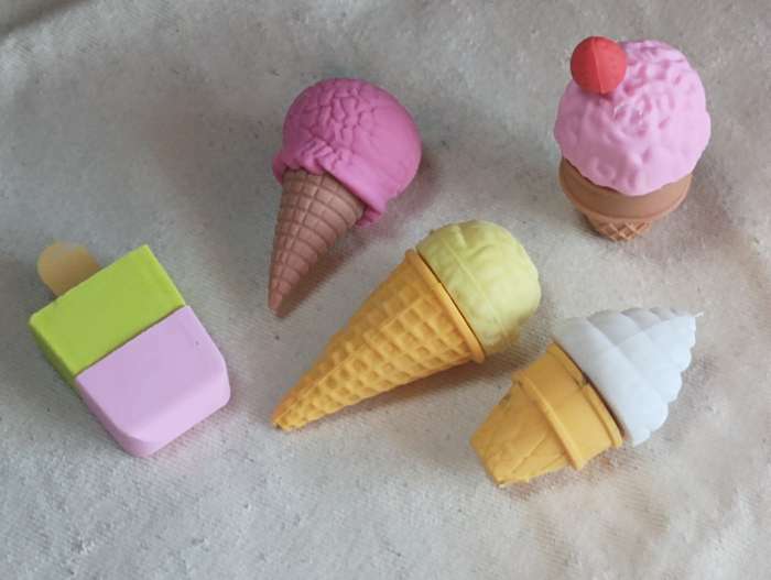 Фотография покупателя товара Набор ластиков фигурных "Пирожное/Мороженое ", 4 штуки, МИКС (штрихкод на штуке) - Фото 2