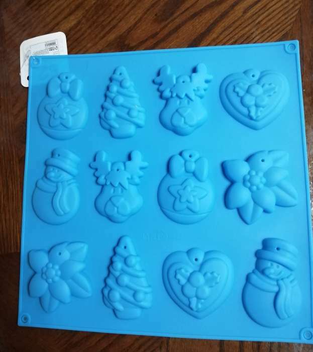 Фотография покупателя товара Форма для украшений 3D Доляна «Ёлочные игрушки», силикон, 30×30 см, 12 ячеек, цвет синий