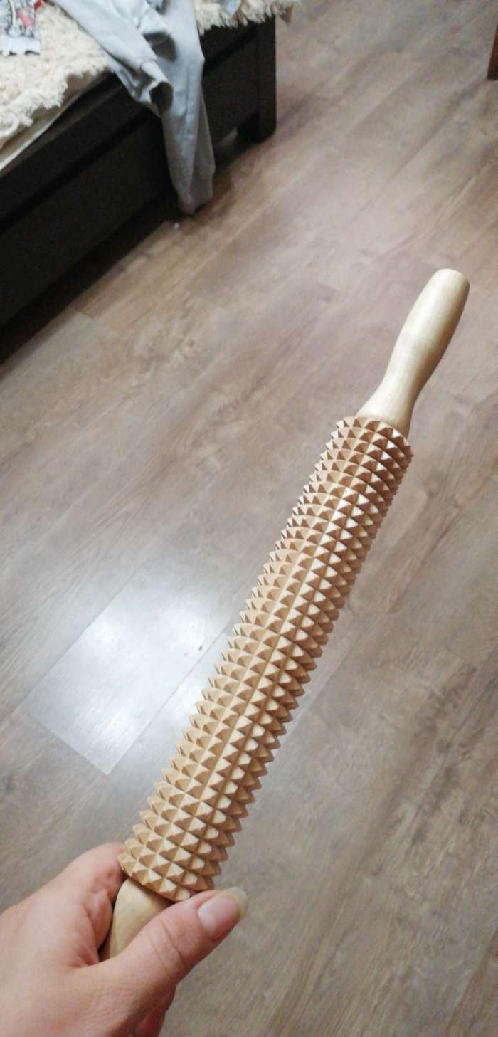 Фотография покупателя товара Массажёр «Скалка» для спины, d = 4 × 42 см, деревянный, с шипами