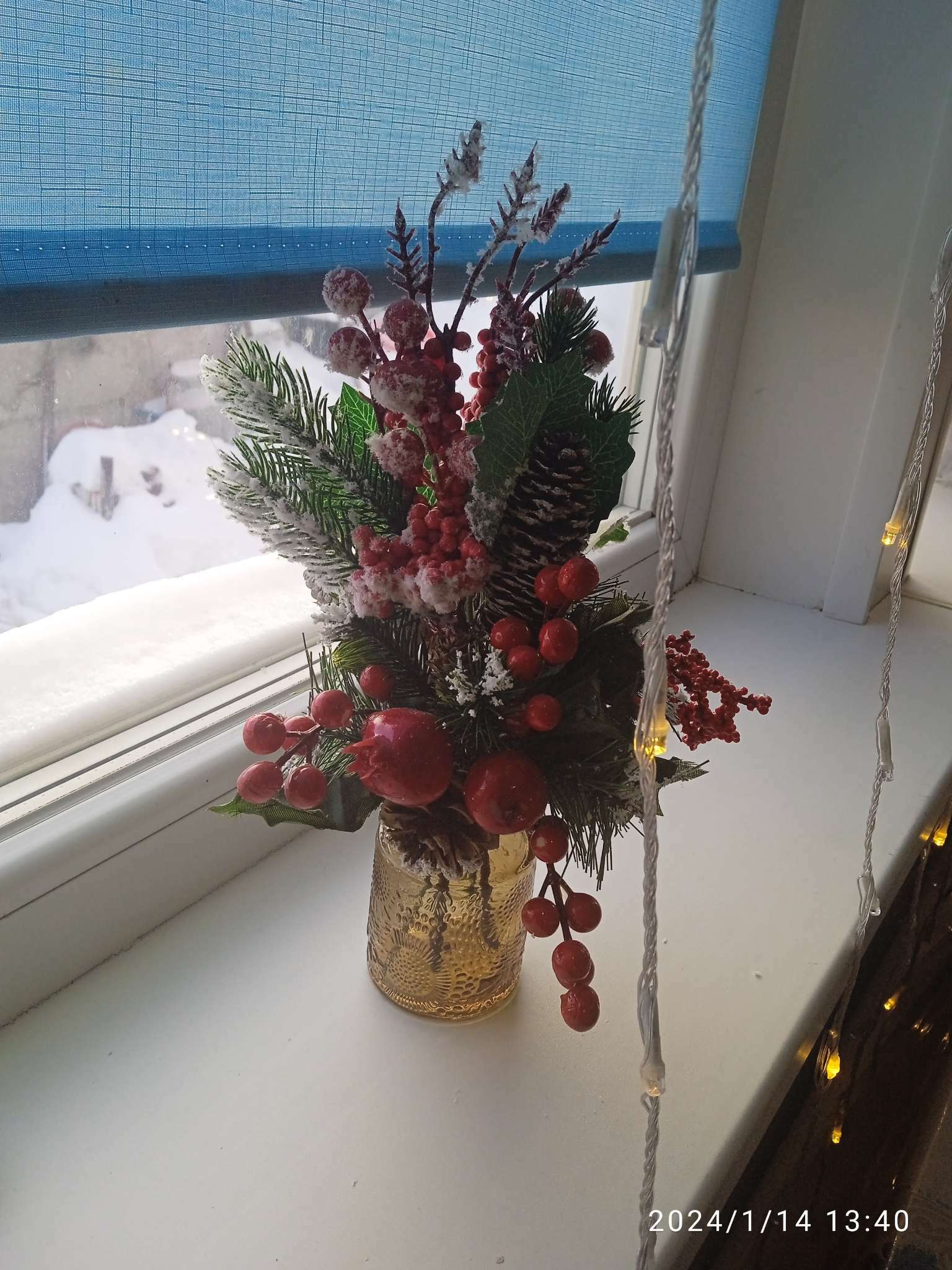 Фотография покупателя товара Декор "Зимние грезы" ягоды шишка иней хвоя, 26 см - Фото 1