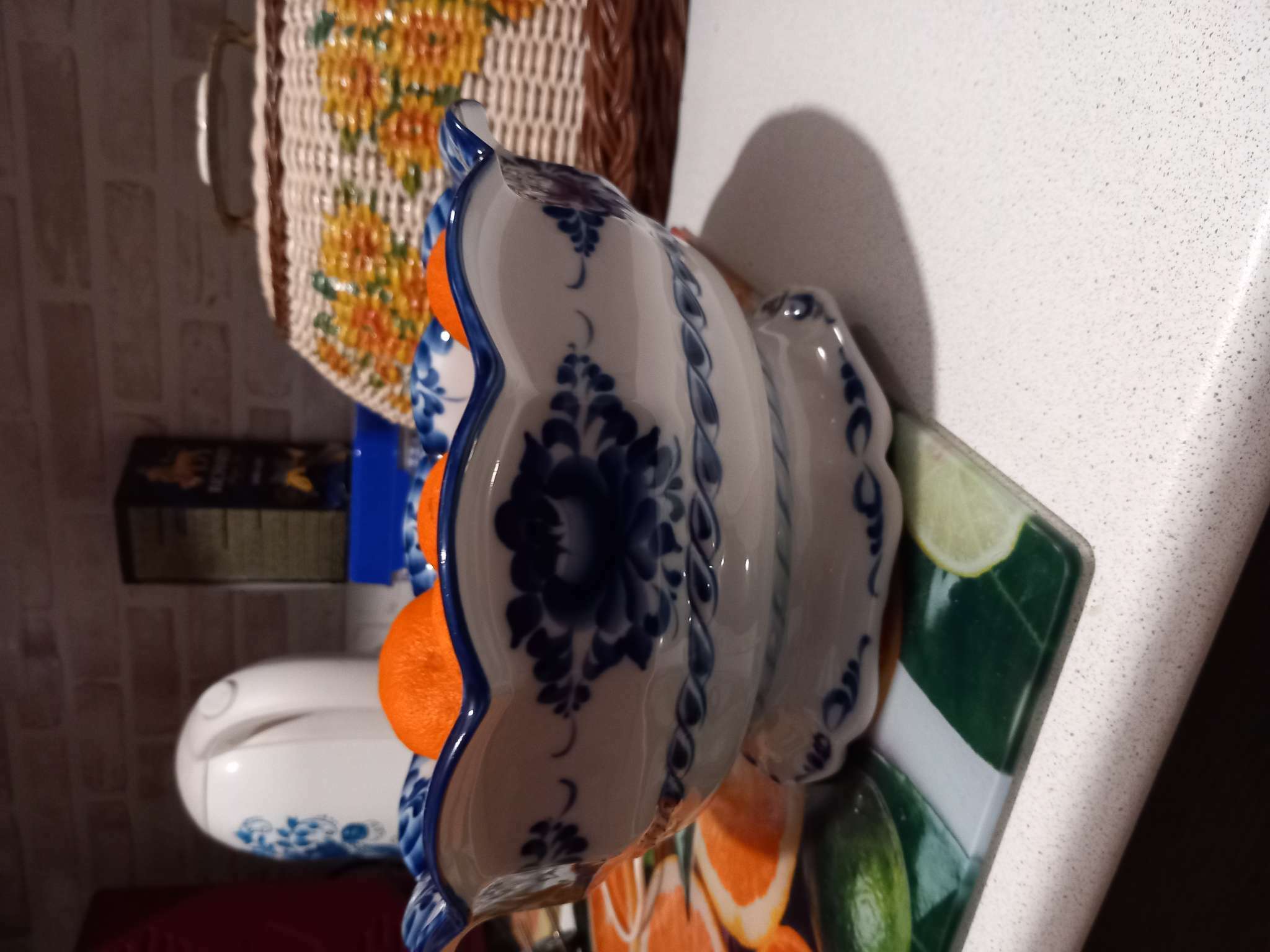 Фотография покупателя товара Фруктовница фарфор «Дары лета», ваза для фруктов, d=22 см, гжель - Фото 1