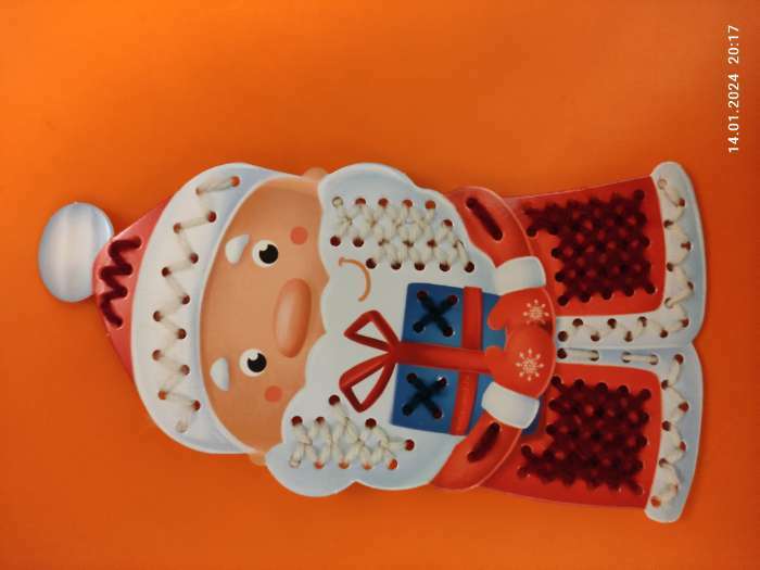 Фотография покупателя товара Новогодний набор для творчества. Вышивка пряжей «Новый год! Дед Мороз» на картоне
