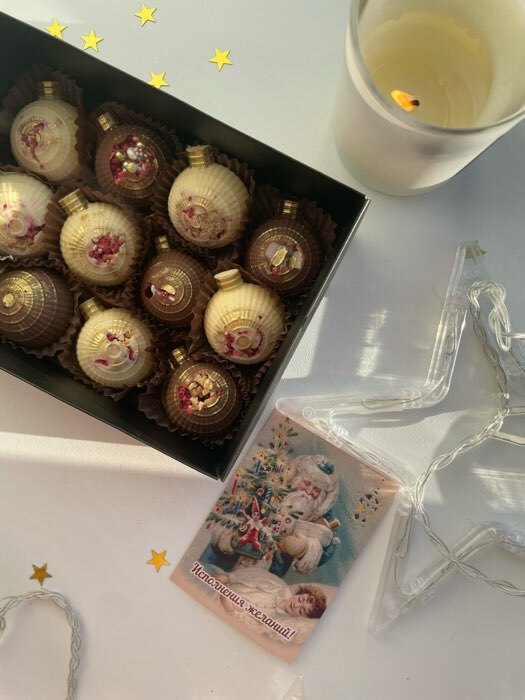 Фотография покупателя товара Коробка подарочная складная, упаковка, крышка - дно, чёрная, с окном 20×20×6 см - Фото 1