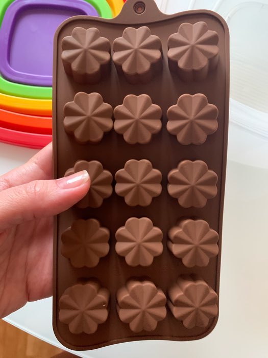 Фотография покупателя товара Форма для шоколада Доляна «Цветочки», силикон, 21×10×2 см, 15 ячеек, цвет МИКС - Фото 2