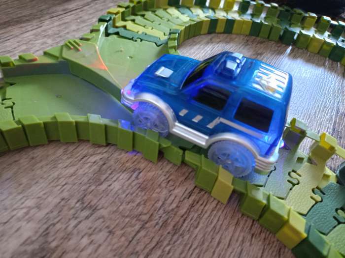 Фотография покупателя товара Машинка для гибкого автотрека Magic Tracks, цвет синий - Фото 1