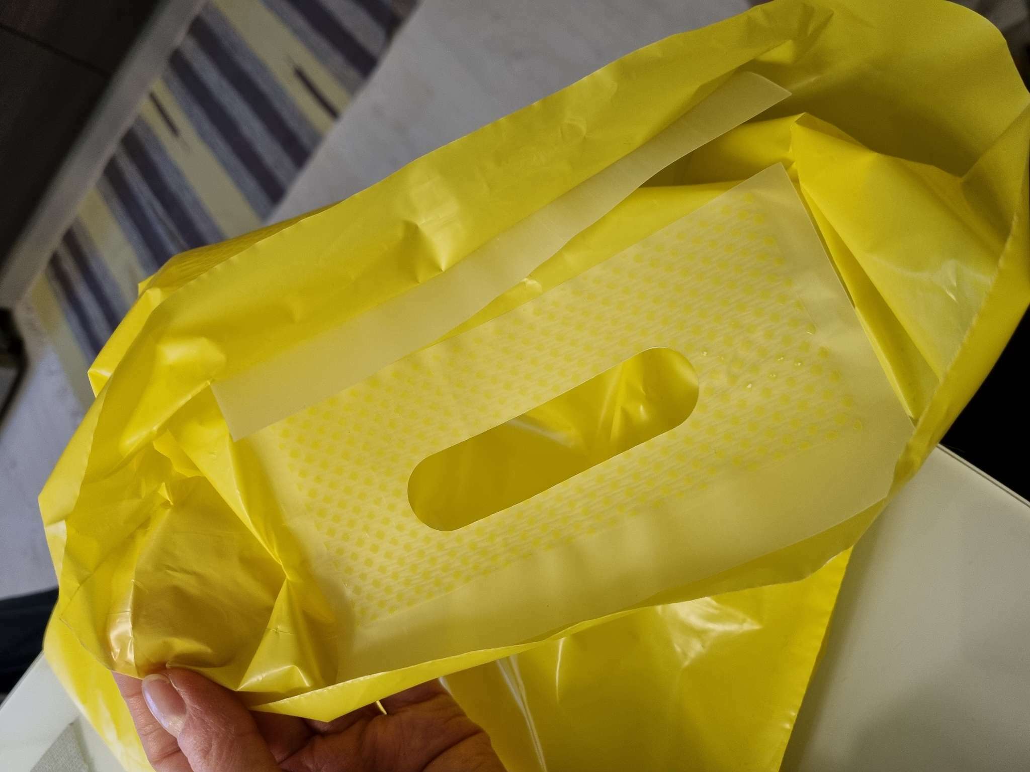 Фотография покупателя товара Пакет полиэтиленовый с вырубной ручкой, Желтый 30-40 См, 30 мкм - Фото 2