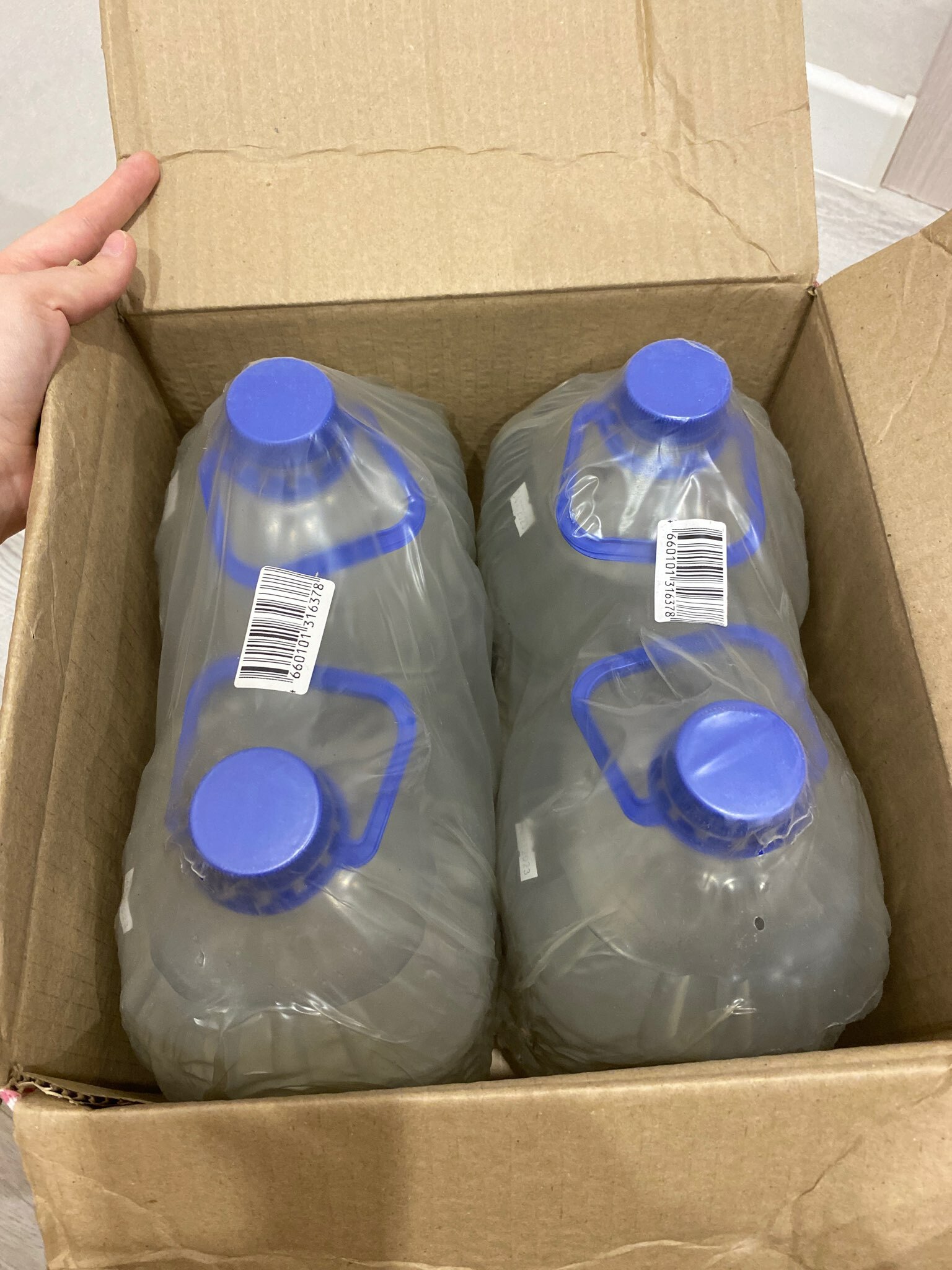 Фотография покупателя товара Вода дистиллированная Grand Caratt, 5 л, набор, 2 шт - Фото 2