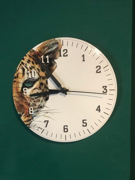 Фотография покупателя товара Часы настенные "Леопард", дискретный ход, d-23.5 см - Фото 1