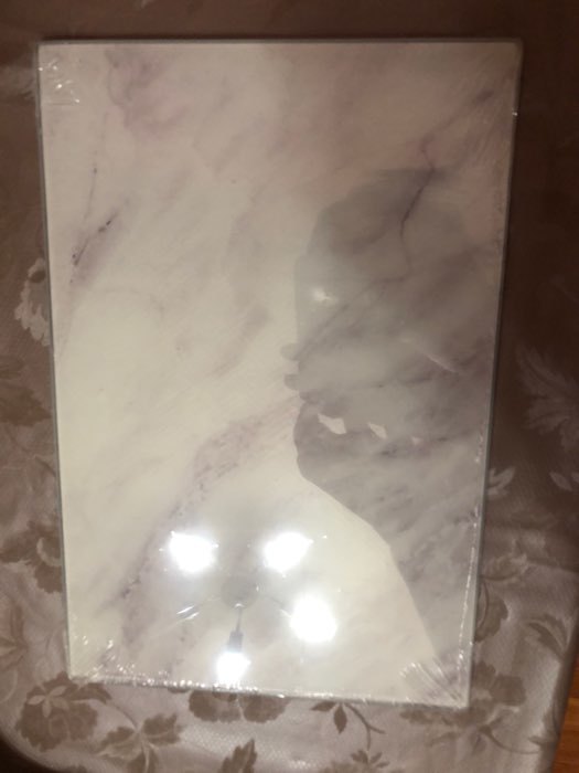 Фотография покупателя товара Доска разделочная стеклянная Доляна «Белый мрамор», 30×20 см - Фото 6