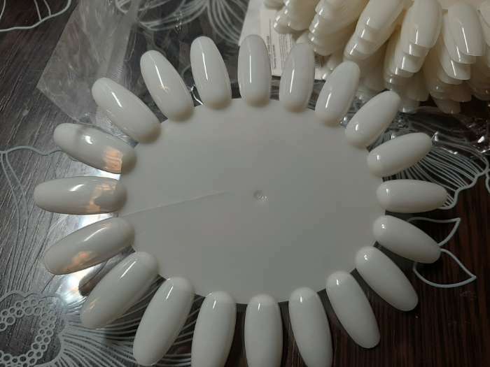 Фотография покупателя товара Палитра для лаков «Овальная», 20 ногтей, фасовка 10 шт, цвет слоновая кость - Фото 4