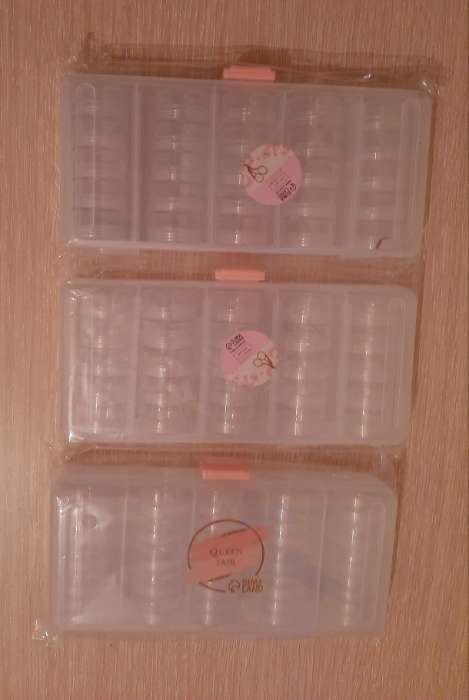 Фотография покупателя товара Набор баночек для рукоделия, 25 шт, d = 3 см, в контейнере со съёмными ячейками, 19 × 9,5 × 4 см, цвет прозрачный