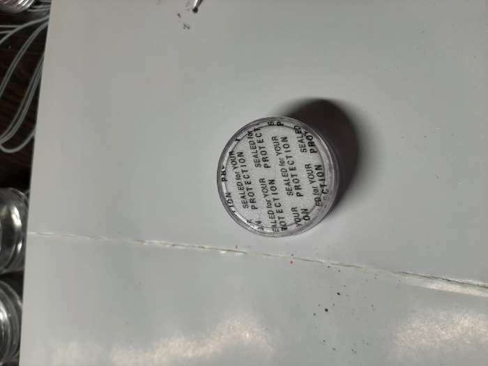 Фотография покупателя товара Набор баночек для рукоделия, 25 шт, d = 3 см, в контейнере со съёмными ячейками, 19 × 9,5 × 4 см, цвет прозрачный