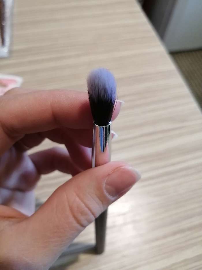 Фотография покупателя товара Кисть для макияжа «Brush GRAPHITE», 18,5 см, цвет тёмно-серый - Фото 10