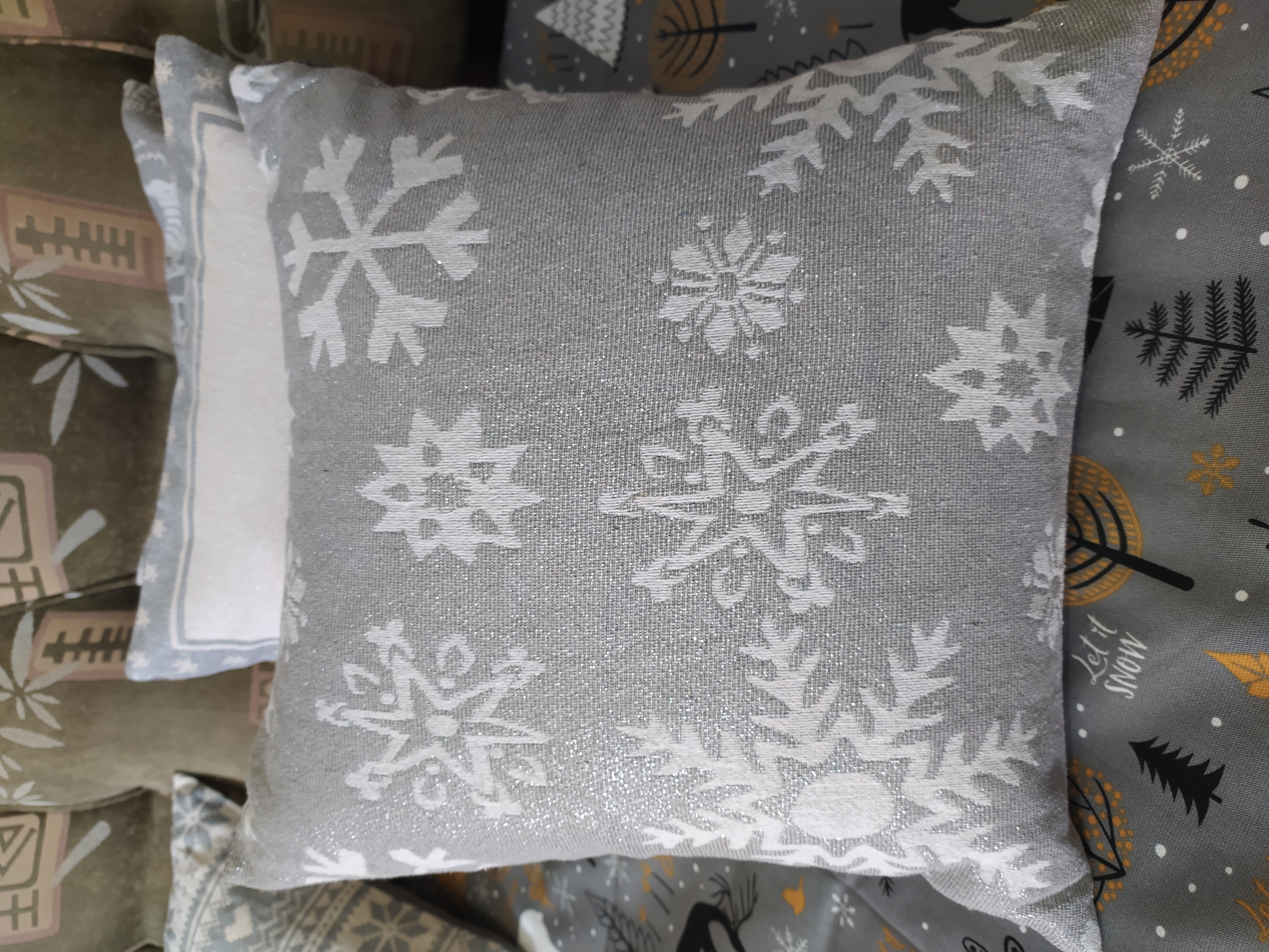 Фотография покупателя товара Чехол на подушку Этель "Christmas" цв.серебро, 44*44±3 см, 100%п/э, гобелен - Фото 4